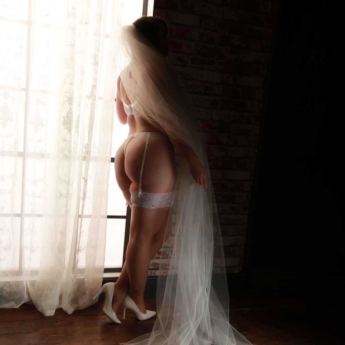 Why Every Bride Should Consider a Bridal Boudoir Photoshoot Before Her Wedding